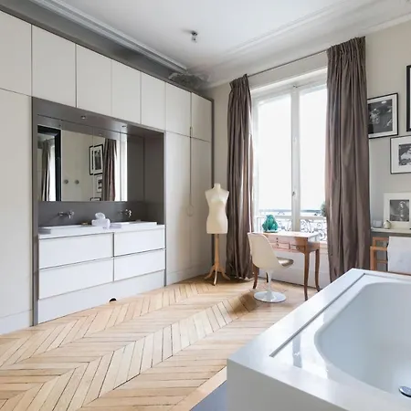 Rue Du General Foy Ii By Onefinestay Parijs
